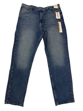 Wrangler Relaxed Fit Jeans 40x36 NWT Classic Straight Leg Denim Medium blue Wash